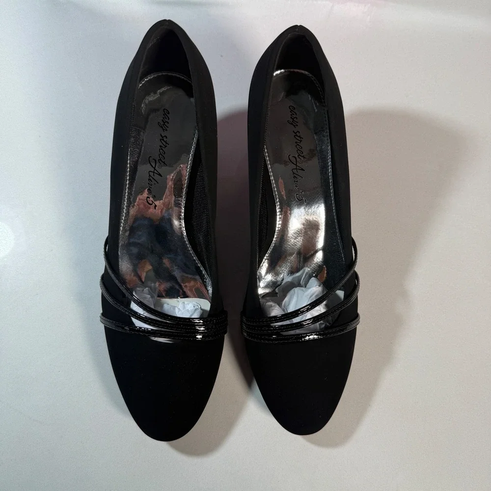 Easy Street Alive Pump Women 9.5 Black Heel Strappy Accent